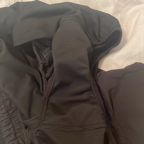 HOTTY HOT LULULEMON SHORTS - Picture 5 of 6